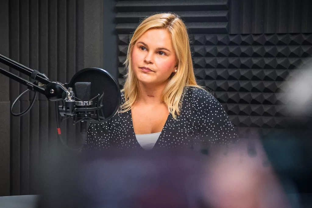 Diabetička Eva Mandys při natáčení Diabetes Podcastu